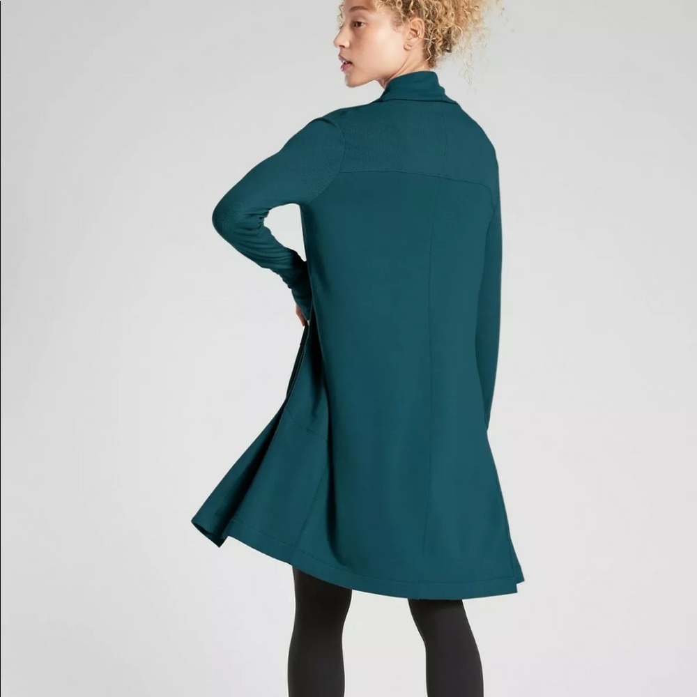 NWT Athleta Canopy Wrap in Nirvana - Oceanic Teal (M)